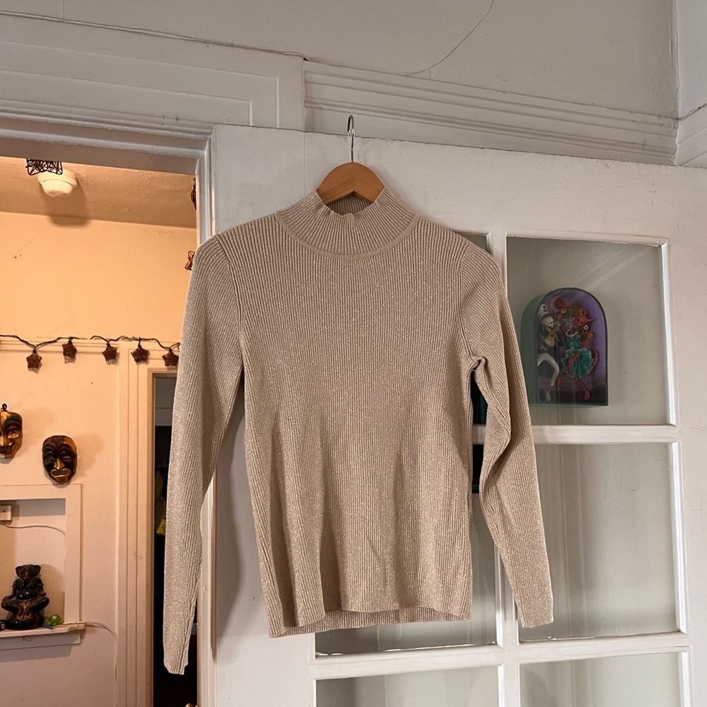 Gold lamé Turtleneck